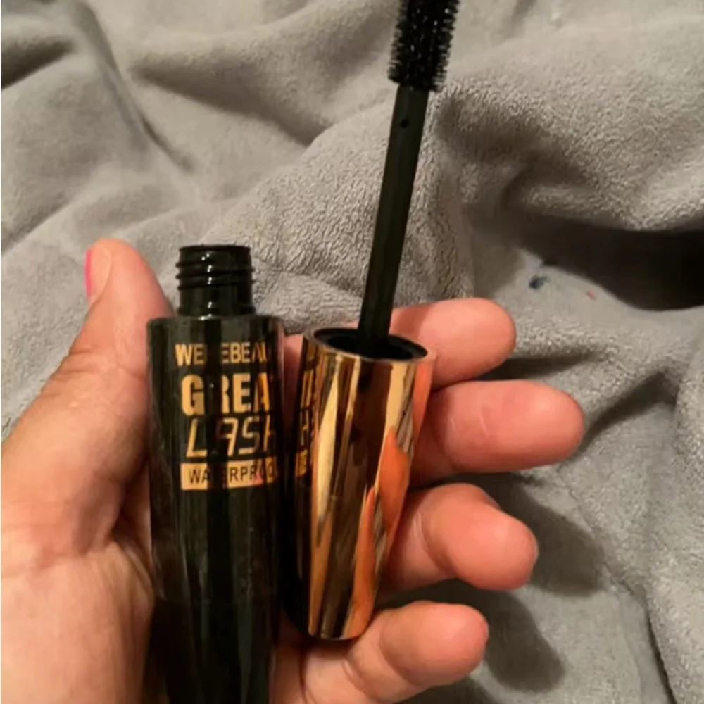 WEHEBEAUTY, black lash mascara great lash 24 hours NWOT